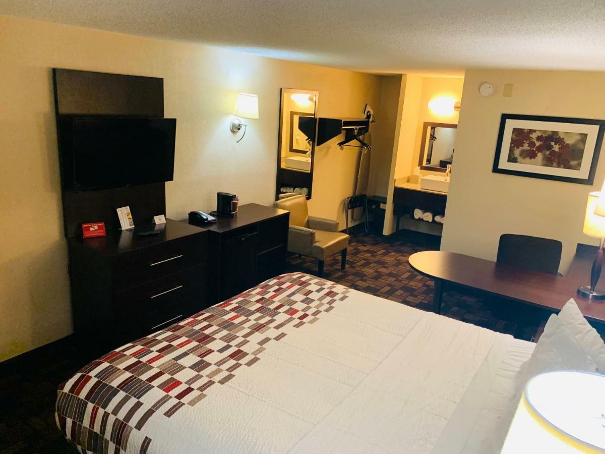 Red Roof Inn Anderson, In Экстерьер фото