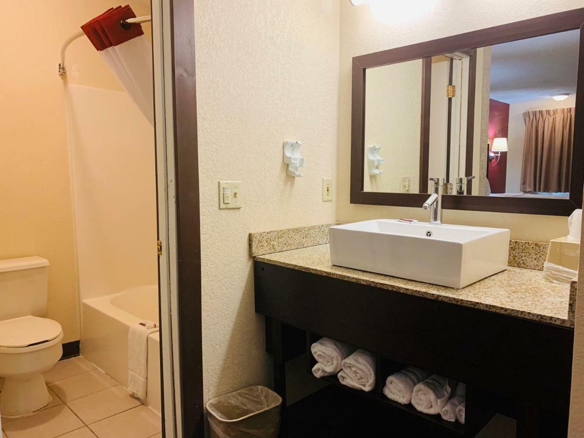 Red Roof Inn Anderson, In Экстерьер фото